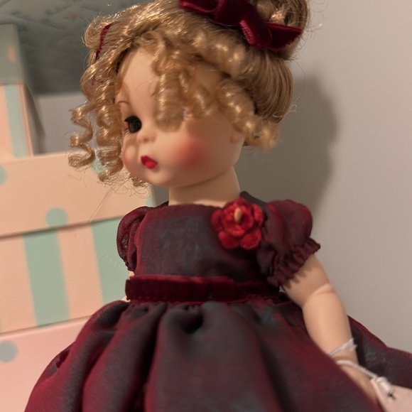 Madame Alexander 45645 Noel Rose - Picture 3 of 5